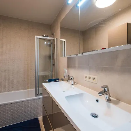Moorea Located Close To The Center And Dike Appartement